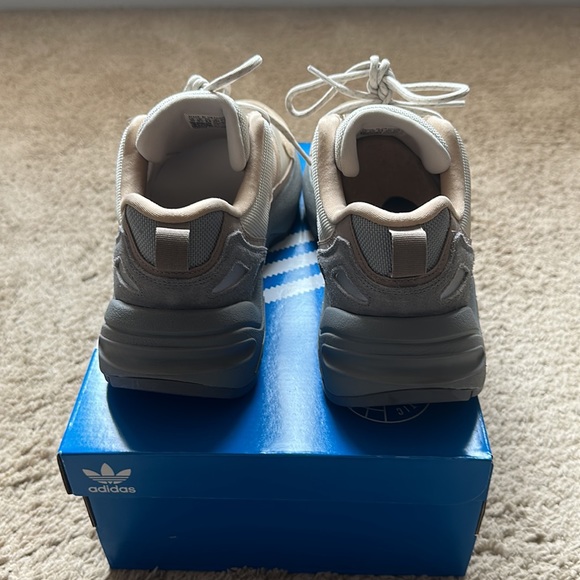 💥🛍️𝗔𝗗𝗜𝗗𝗔𝗦 𝗭𝗫𝟮𝟮 𝗕𝗢𝗢𝗦𝗧 𝗦𝗜𝗭𝗘 𝟭𝟬 - Picture 3 of 10